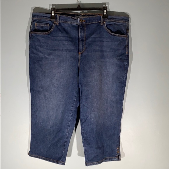 gloria vanderbilt amanda all around slimming effect capris